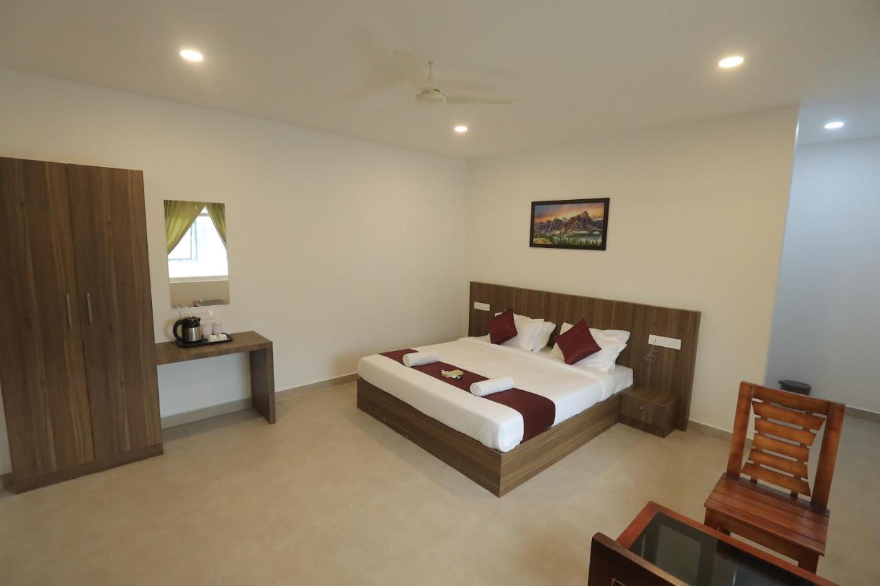 Hotel Dream Suite, Kattappana Ngoại thất bức ảnh