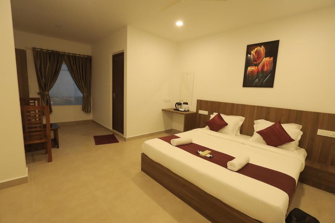 Hotel Dream Suite, Kattappana Ngoại thất bức ảnh