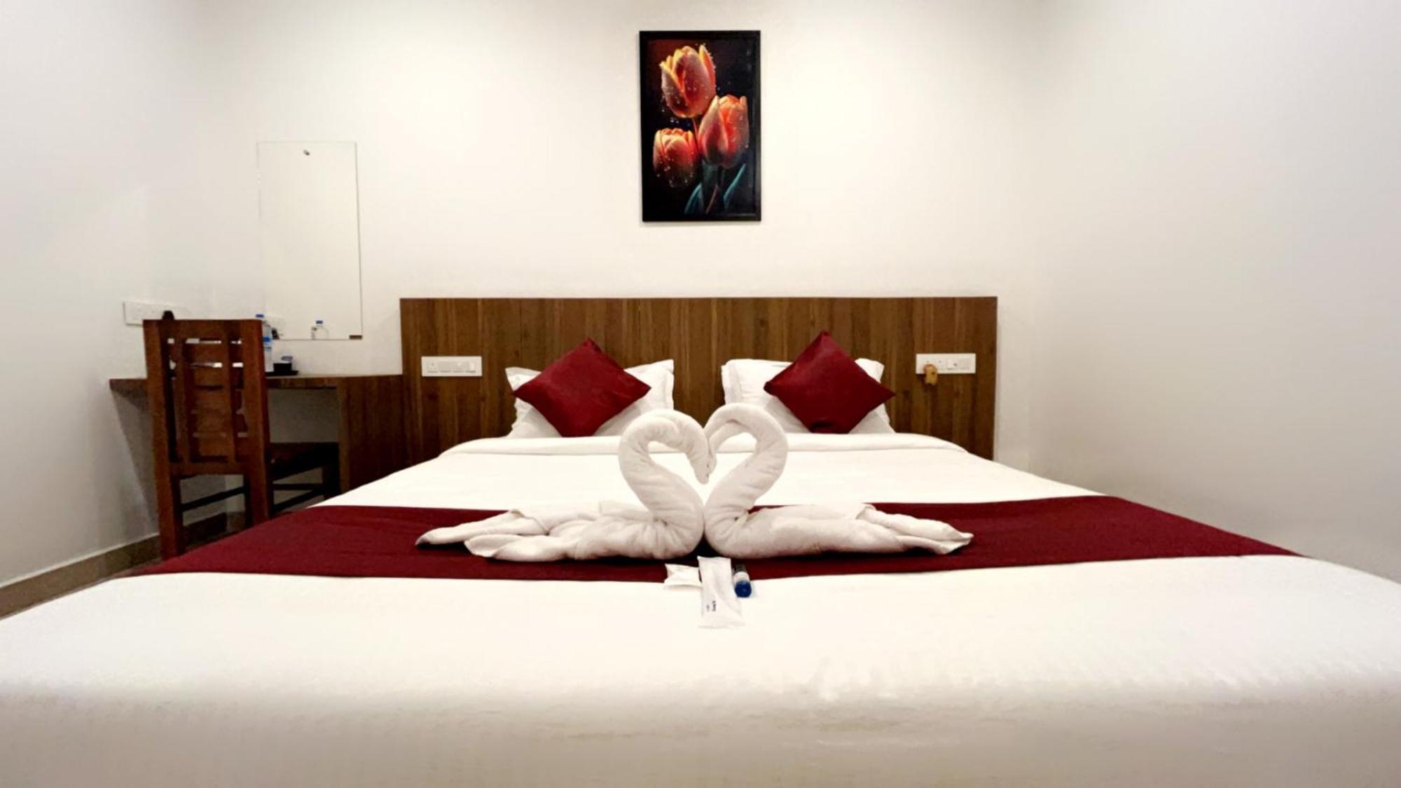 Hotel Dream Suite, Kattappana Ngoại thất bức ảnh