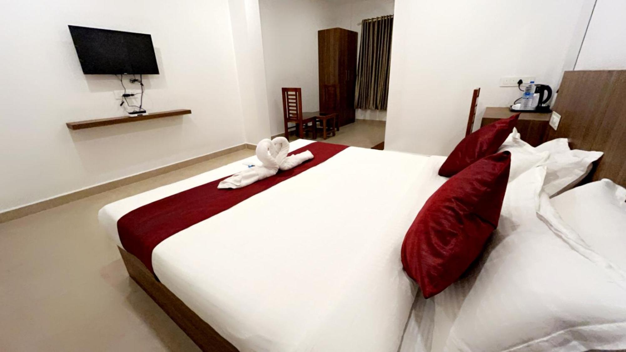 Hotel Dream Suite, Kattappana Ngoại thất bức ảnh