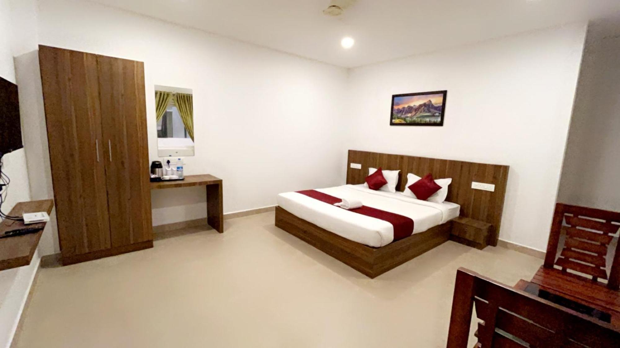 Hotel Dream Suite, Kattappana Ngoại thất bức ảnh